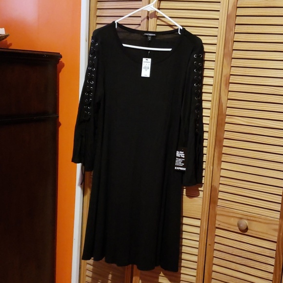 black dress - Picture 1 of 3